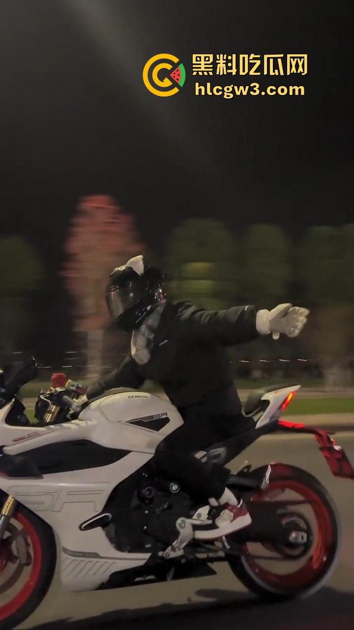 小伙用命演绎春风摩托视频,360度托马斯直接飞上天,升格镜头记录最后一刻,玩命操作震撼全网! 第6张 小伙用命演绎春风摩托视频,360度托马斯直接飞上天,升格镜头记录最后一刻,玩命操作震撼全网! 第6张