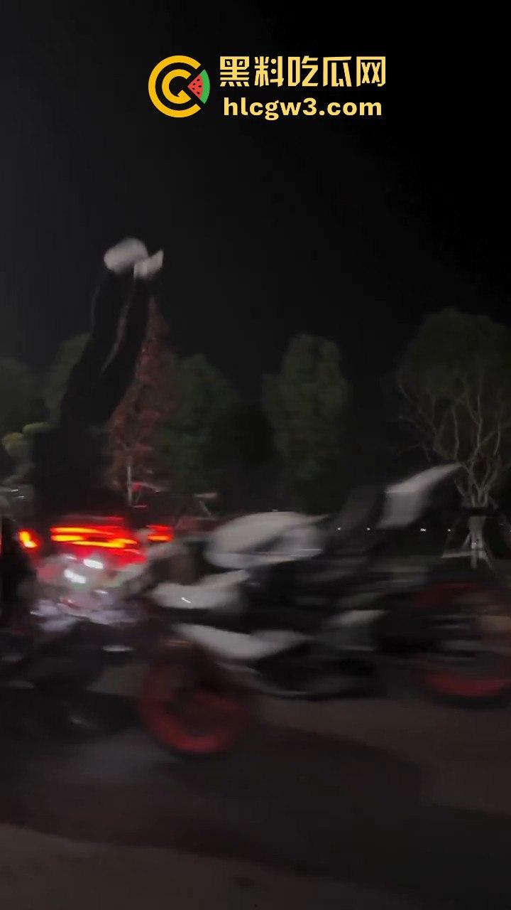 小伙用命演绎春风摩托视频,360度托马斯直接飞上天,升格镜头记录最后一刻,玩命操作震撼全网! 第8张 小伙用命演绎春风摩托视频,360度托马斯直接飞上天,升格镜头记录最后一刻,玩命操作震撼全网! 第8张