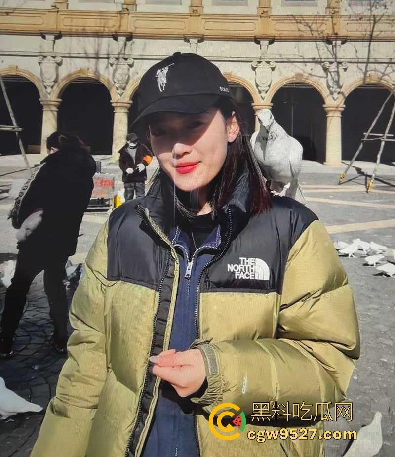 安徽工商学院00后嫩妹【李小晴】性爱私拍曝光，身材娇小却臀部饱满，无套情趣装火辣诱人，蜜汁肥穴淫水狂流！  第3张