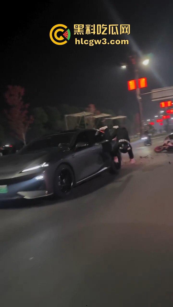 小伙用命演绎春风摩托视频,360度托马斯直接飞上天,升格镜头记录最后一刻,玩命操作震撼全网! 第9张 小伙用命演绎春风摩托视频,360度托马斯直接飞上天,升格镜头记录最后一刻,玩命操作震撼全网! 第9张