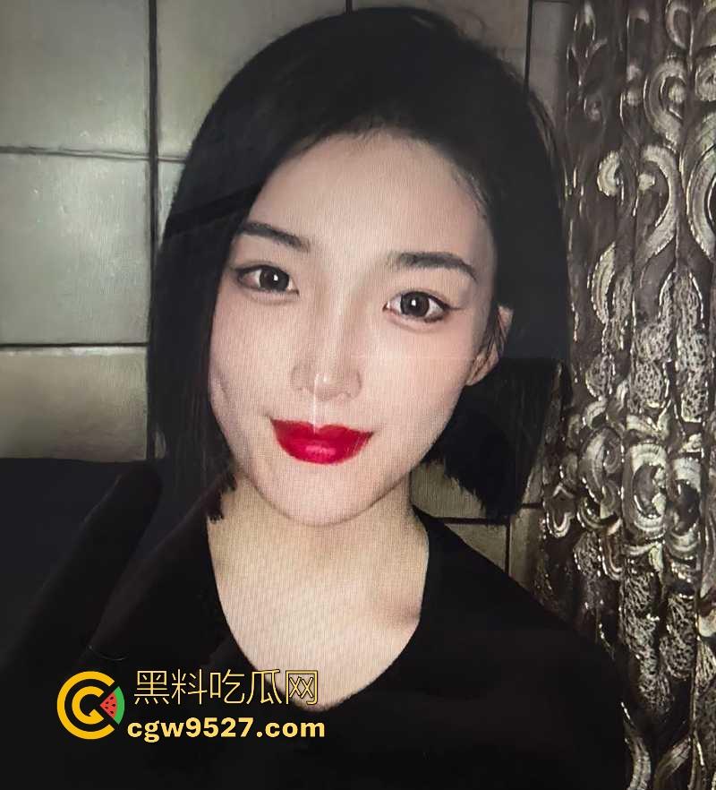 安徽工商学院00后嫩妹【李小晴】性爱私拍曝光，身材娇小却臀部饱满，无套情趣装火辣诱人，蜜汁肥穴淫水狂流！  第4张