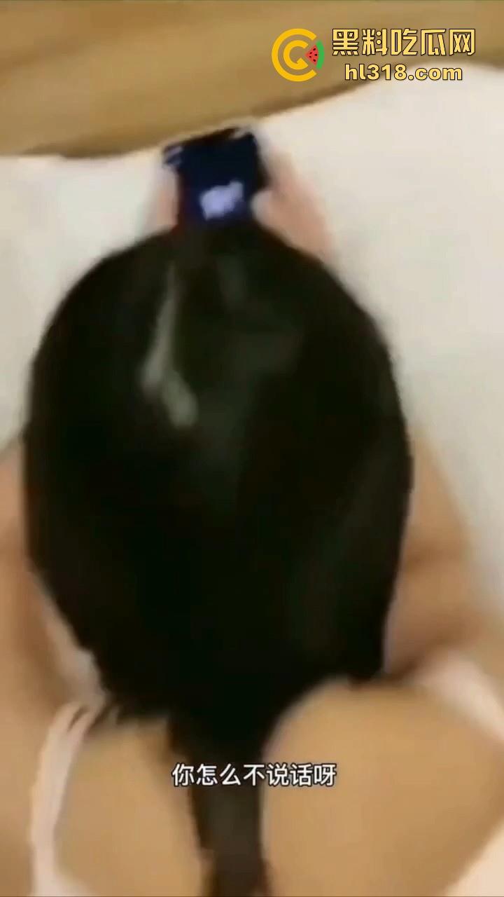 情侣做爱为寻刺激给女闺蜜打电话，无法控制的呻吟声，边跟其聊天边插，还问要不要来3P，极其淫荡！  第9张