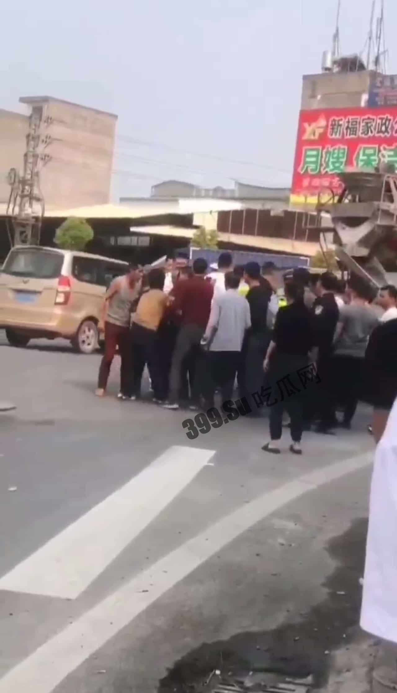 4月14日广东潮州彩塘中学 彩塘中学 女生骑车下午上学被搅拌车碾压 ，可怜了 ，当场死亡  第6张