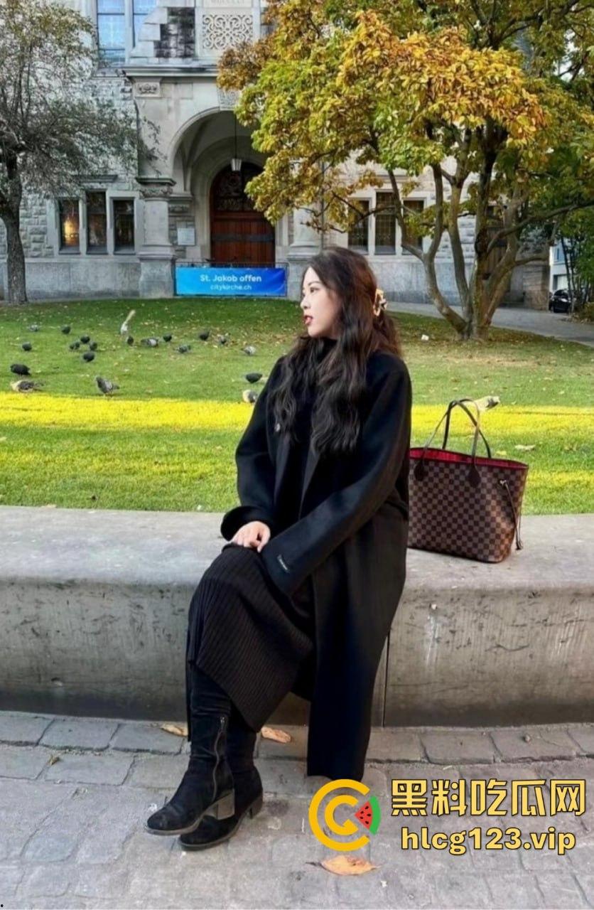 搭讪大神搞定复旦女博士！外表端庄，见到大鸡巴直接含嘴里，酒店里浪叫不停！  第1张