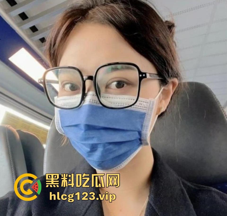 搭讪大神搞定复旦女博士！外表端庄，见到大鸡巴直接含嘴里，酒店里浪叫不停！  第3张