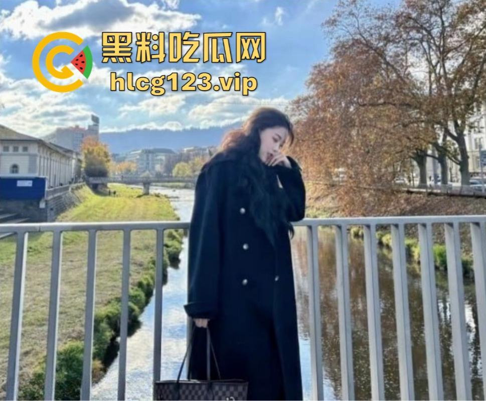 搭讪大神搞定复旦女博士！外表端庄，见到大鸡巴直接含嘴里，酒店里浪叫不停！  第5张