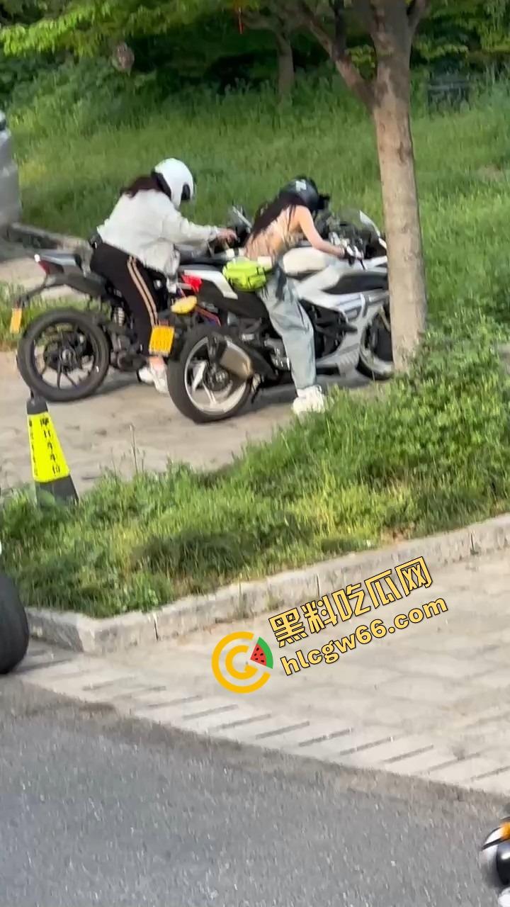 义乌女骑士『喵喵』白天飙车女神，夜晚SM圈K8双人伺候主人的母狗play可S可M还能带男宠一起舔！  第6张