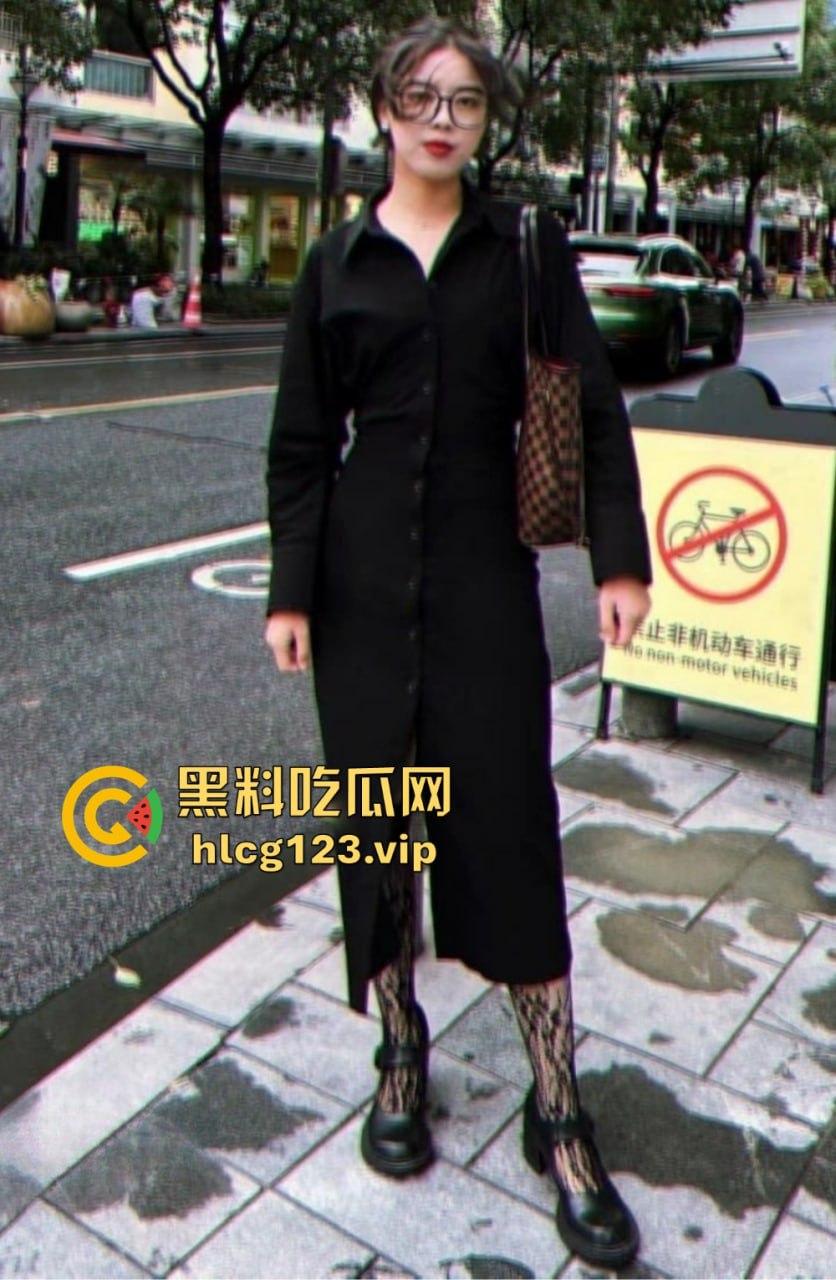 搭讪大神搞定复旦女博士！外表端庄，见到大鸡巴直接含嘴里，酒店里浪叫不停！  第8张