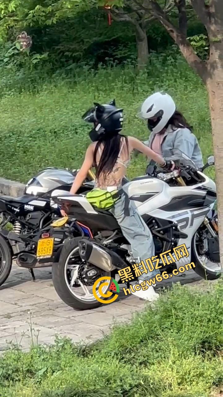 义乌女骑士『喵喵』白天飙车女神，夜晚SM圈K8双人伺候主人的母狗play可S可M还能带男宠一起舔！  第7张