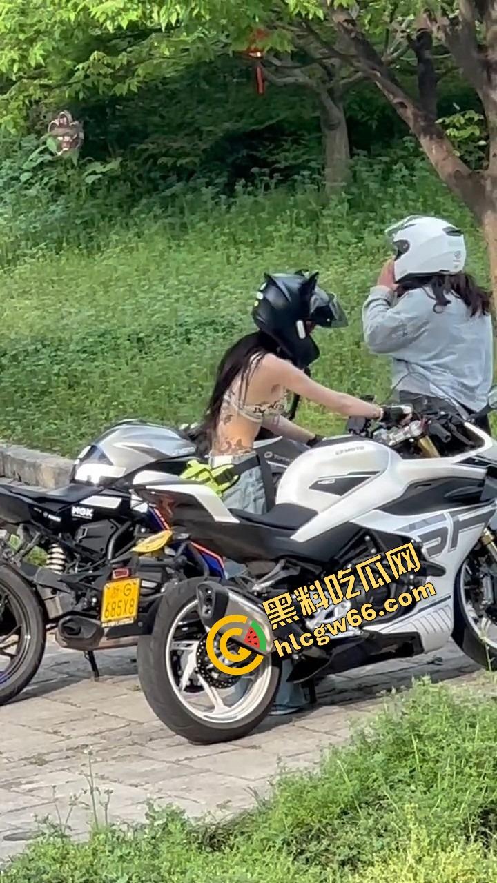 义乌女骑士『喵喵』白天飙车女神，夜晚SM圈K8双人伺候主人的母狗play可S可M还能带男宠一起舔！  第8张