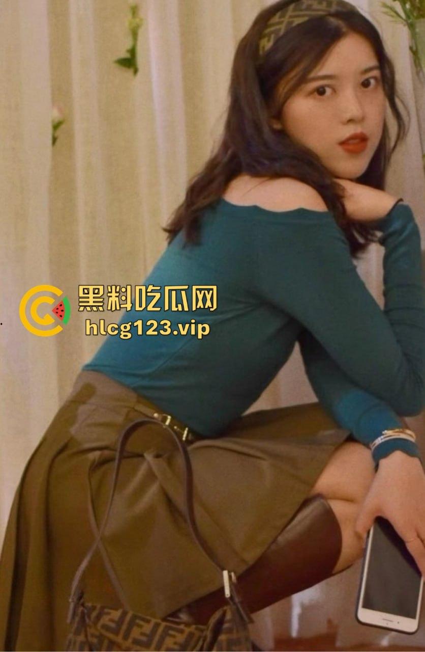 搭讪大神搞定复旦女博士！外表端庄，见到大鸡巴直接含嘴里，酒店里浪叫不停！  第9张