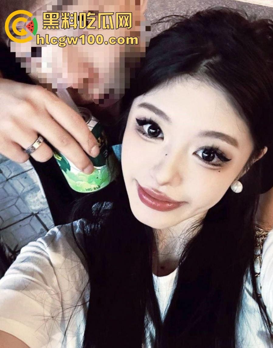 重庆高颜值外围女神【余然然】性爱视频曝光，有钱真好随便玩弄这些反差骚货。  第1张