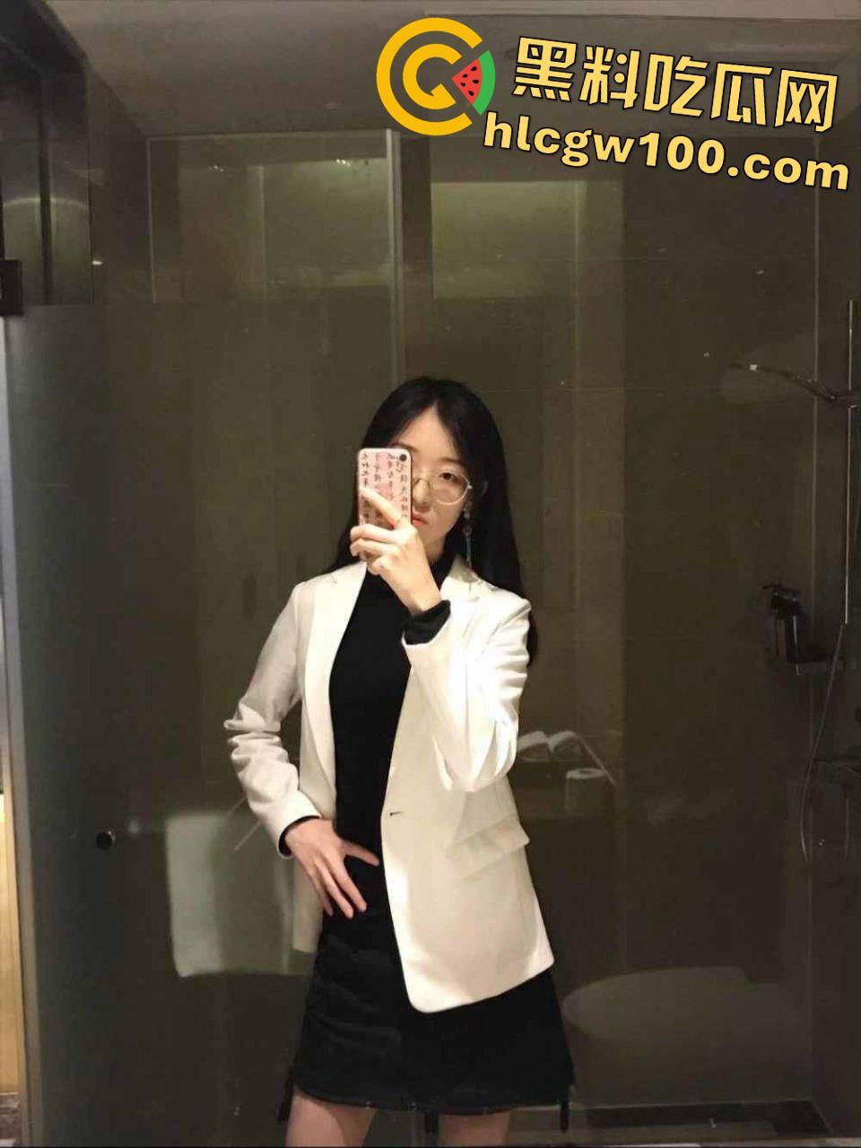 河南洛阳师范学院邓瑾萱被调教成小母狗 跪地爬行骑乘榨精十分乖巧  第2张