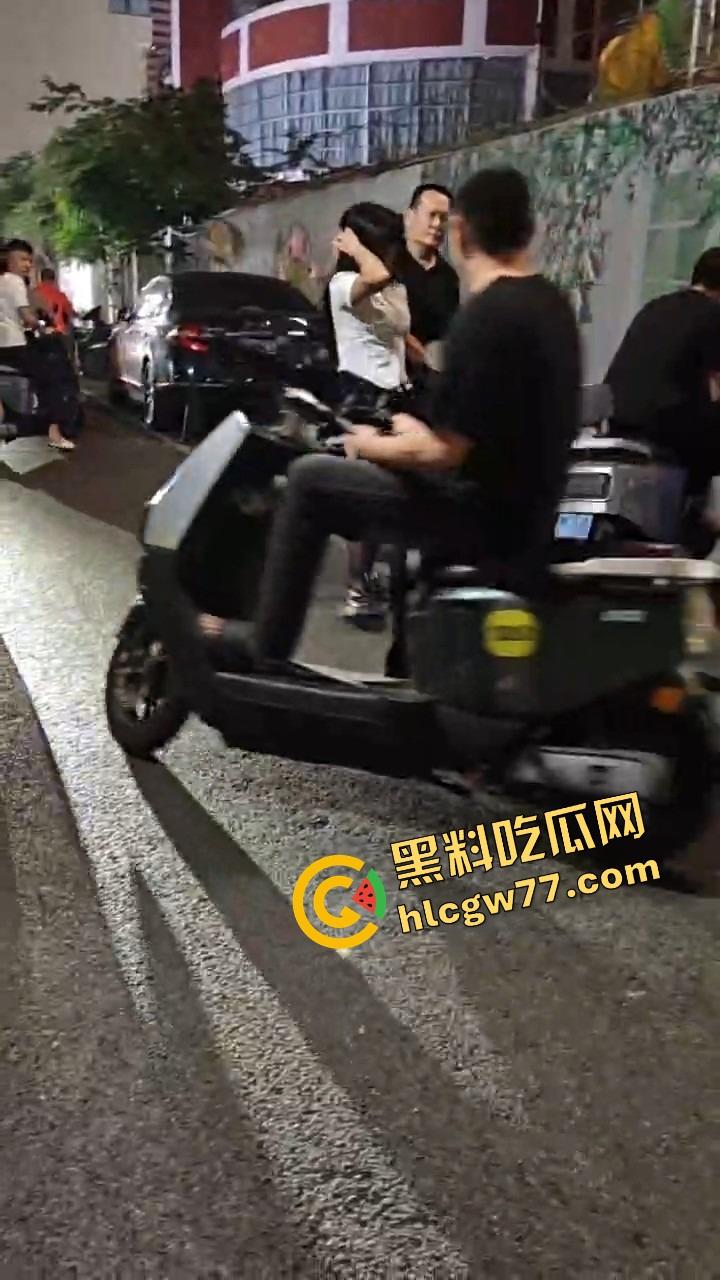 南宁渔网短裙妹站街妹卖快餐，亲爹突袭现场追女，她跑他追 她插翅难飞渔网裆都跑裂了！  第4张