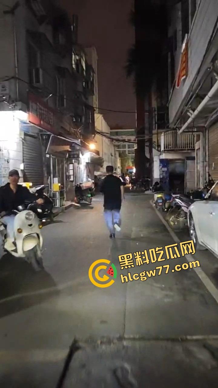 南宁渔网短裙妹站街妹卖快餐，亲爹突袭现场追女，她跑他追 她插翅难飞渔网裆都跑裂了！  第6张