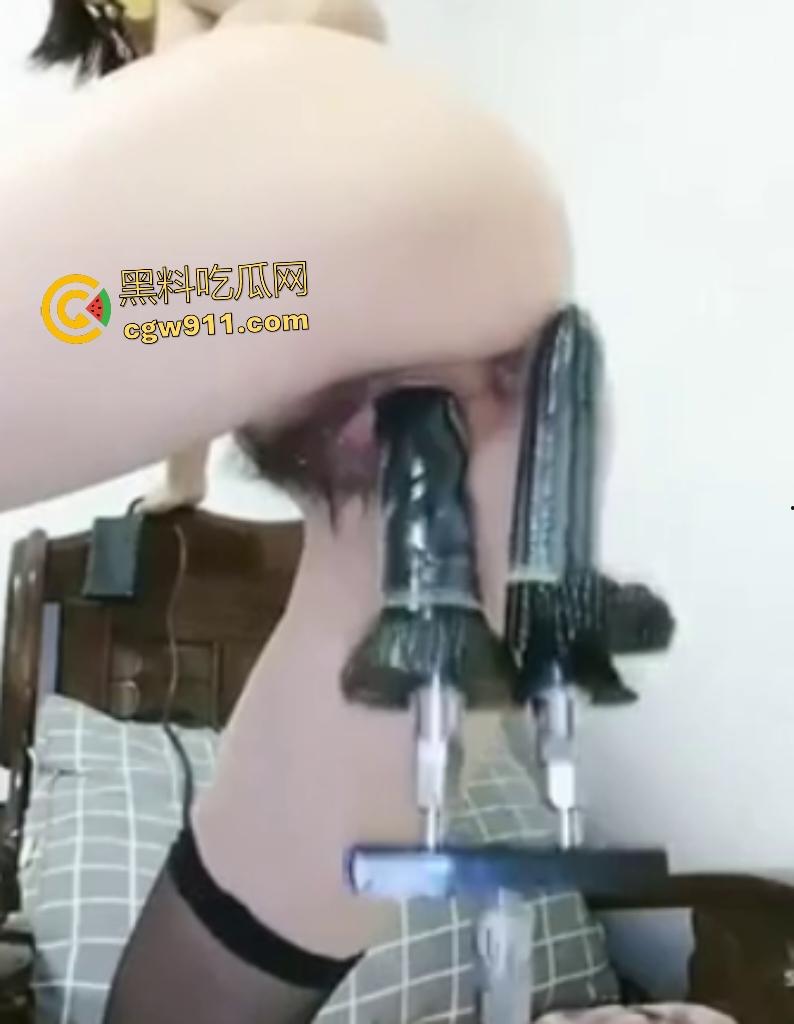熟女阿姨大骚穴扩阴！深骑巨吊炮机轰炸喷水如泄洪，肥逼吞噬无极限，只能请大马吊才能镇住！  第8张