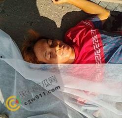 惨烈车祸现场，精神小伙骑车飙出火葬场悲剧！鲜血肠子满地，围观群众震惊想吐，惨不忍睹！  第4张