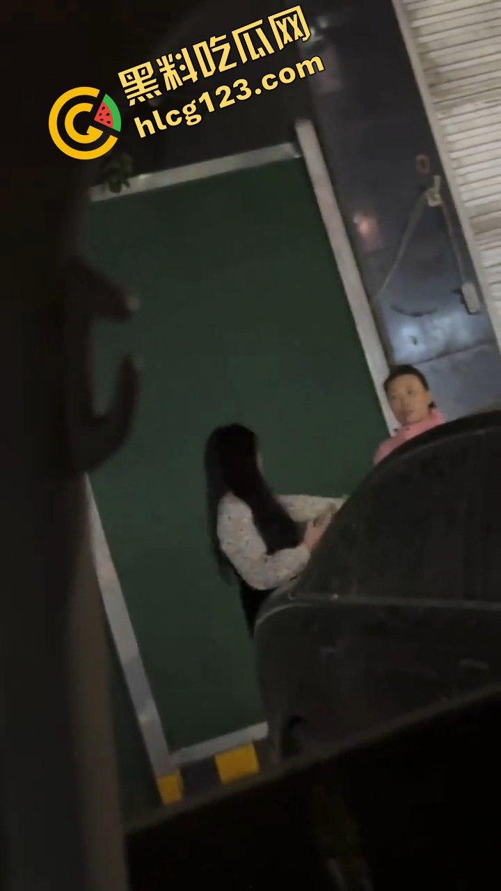 石家庄抓小三！母子联手出击，轮流暴打小三，这儿子没白养！  第3张