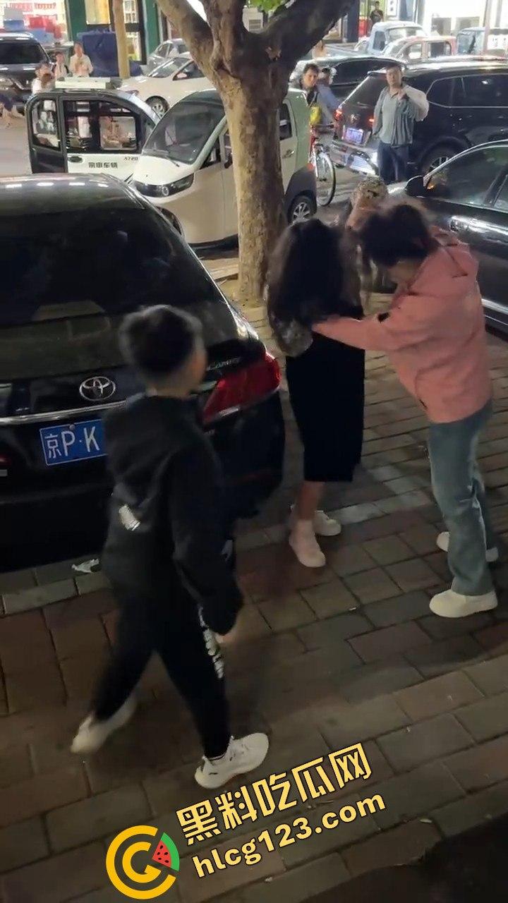 石家庄抓小三！母子联手出击，轮流暴打小三，这儿子没白养！  第7张