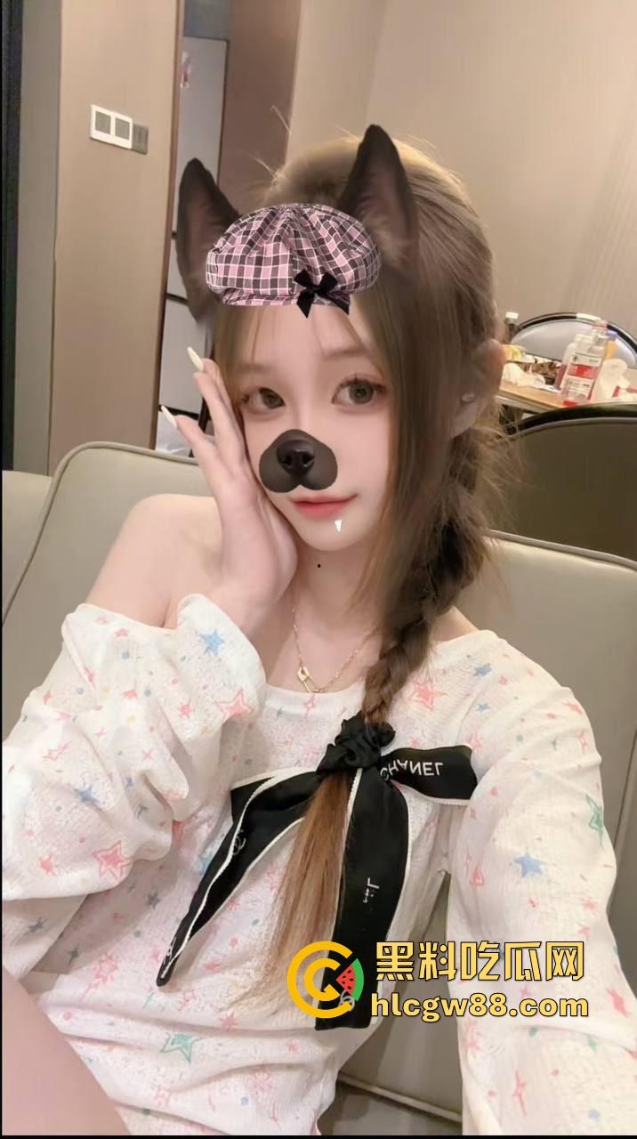 广东20岁抖音小骚货【yona】嫩逼开秀,肉丝裹腿视频求操，掰穴自慰粉鲍嫩得滴水！  第6张