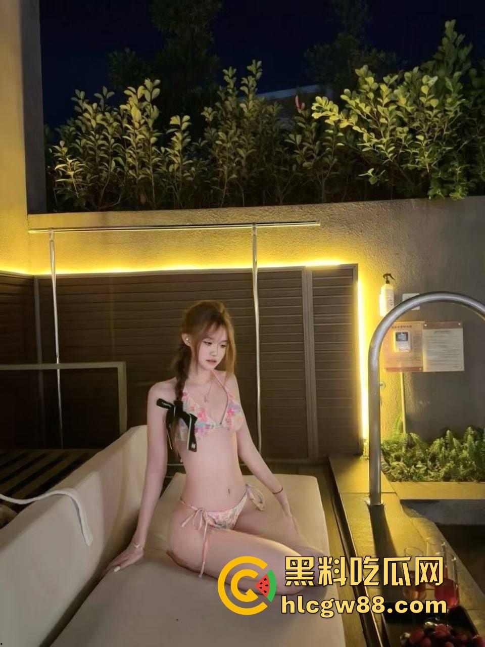 广东20岁抖音小骚货【yona】嫩逼开秀,肉丝裹腿视频求操，掰穴自慰粉鲍嫩得滴水！  第7张