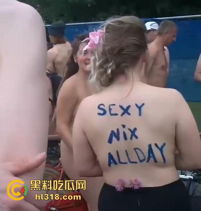 欧美裸体骑行游行活动现场视频曝光,难怪说外国人会整活,就连骑行也玩起了裸体骑行,各种形状奶子看不停! 第4张 欧美裸体骑行游行活动现场视频曝光,难怪说外国人会整活,就连骑行也玩起了裸体骑行,各种形状奶子看不停! 第4张