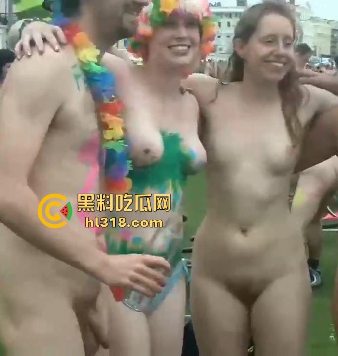 欧美裸体骑行游行活动现场视频曝光,难怪说外国人会整活,就连骑行也玩起了裸体骑行,各种形状奶子看不停! 第8张 欧美裸体骑行游行活动现场视频曝光,难怪说外国人会整活,就连骑行也玩起了裸体骑行,各种形状奶子看不停! 第8张