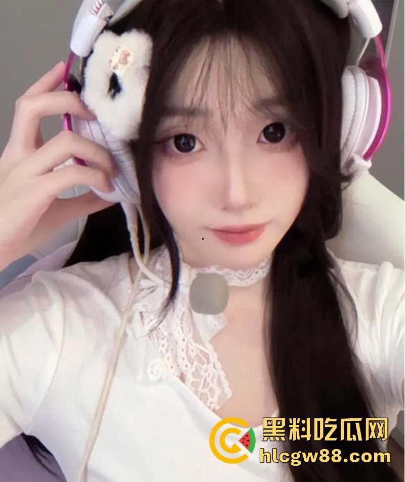 抖音清纯反差网红【圆】金主大尺度福利视频流出 完美身材尤物搔首裸舞 情趣内衣诱惑掰穴求操 第5张 抖音清纯反差网红【圆】金主大尺度福利视频流出 完美身材尤物搔首裸舞 情趣内衣诱惑掰穴求操 第5张