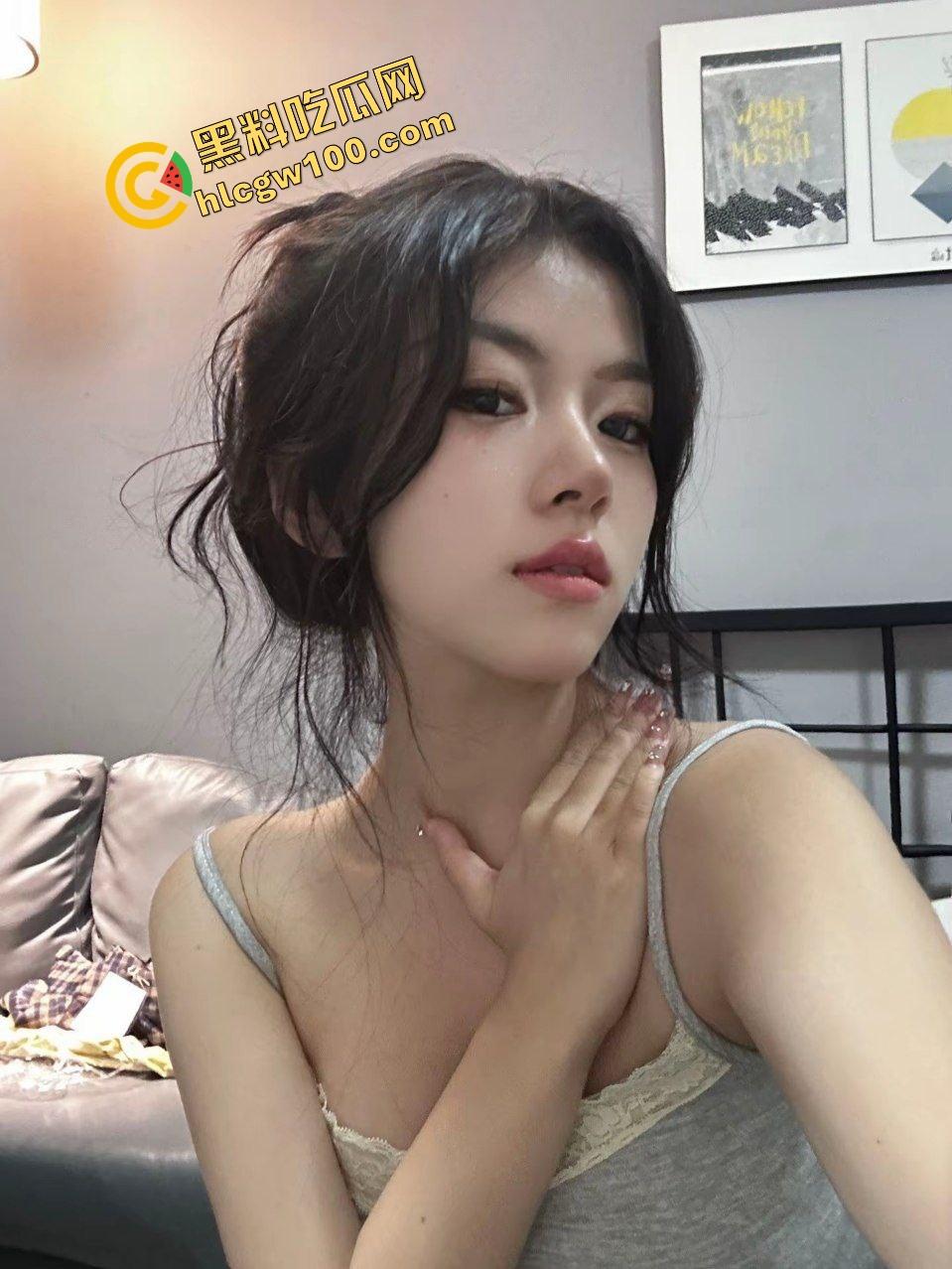 奥迪大哥社交软件上网聊大学妹【许佳】车上湿了换内裤 ，约炮而出酒店爆操嫩逼翘臀！独家原创曝光流出！  第5张