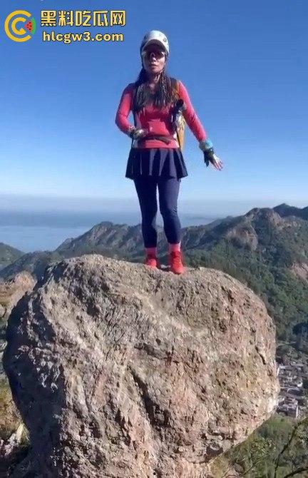 摆拍也要选对地方 女子悬崖边扭腰凹造型，刚摆完S曲线，转头就玩命飞下去！  第4张