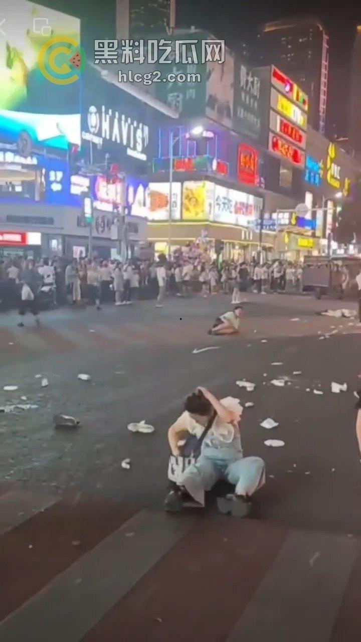 长沙五一广场惨剧真相大揭秘，网约车司机清理后座失控撞伤8人——酒驾毒驾排除，网约车司机到底干了什么  第5张