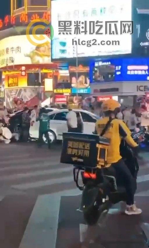 长沙五一广场惨剧真相大揭秘，网约车司机清理后座失控撞伤8人——酒驾毒驾排除，网约车司机到底干了什么  第6张