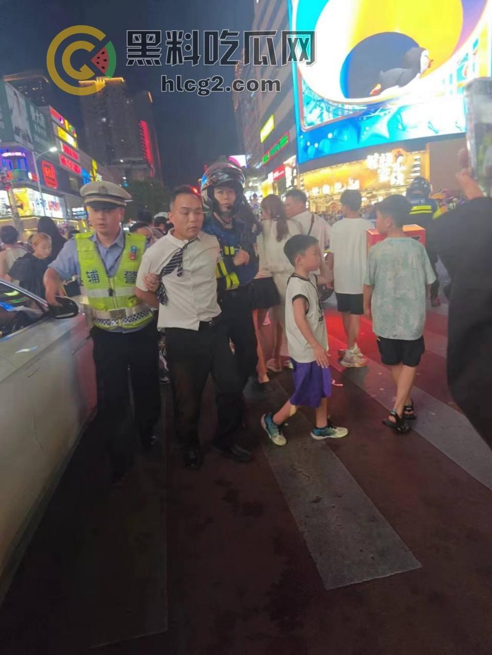 长沙五一广场惨剧真相大揭秘，网约车司机清理后座失控撞伤8人——酒驾毒驾排除，网约车司机到底干了什么  第7张