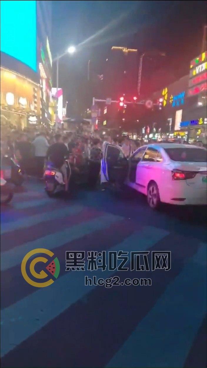 长沙五一广场惨剧真相大揭秘，网约车司机清理后座失控撞伤8人——酒驾毒驾排除，网约车司机到底干了什么  第8张