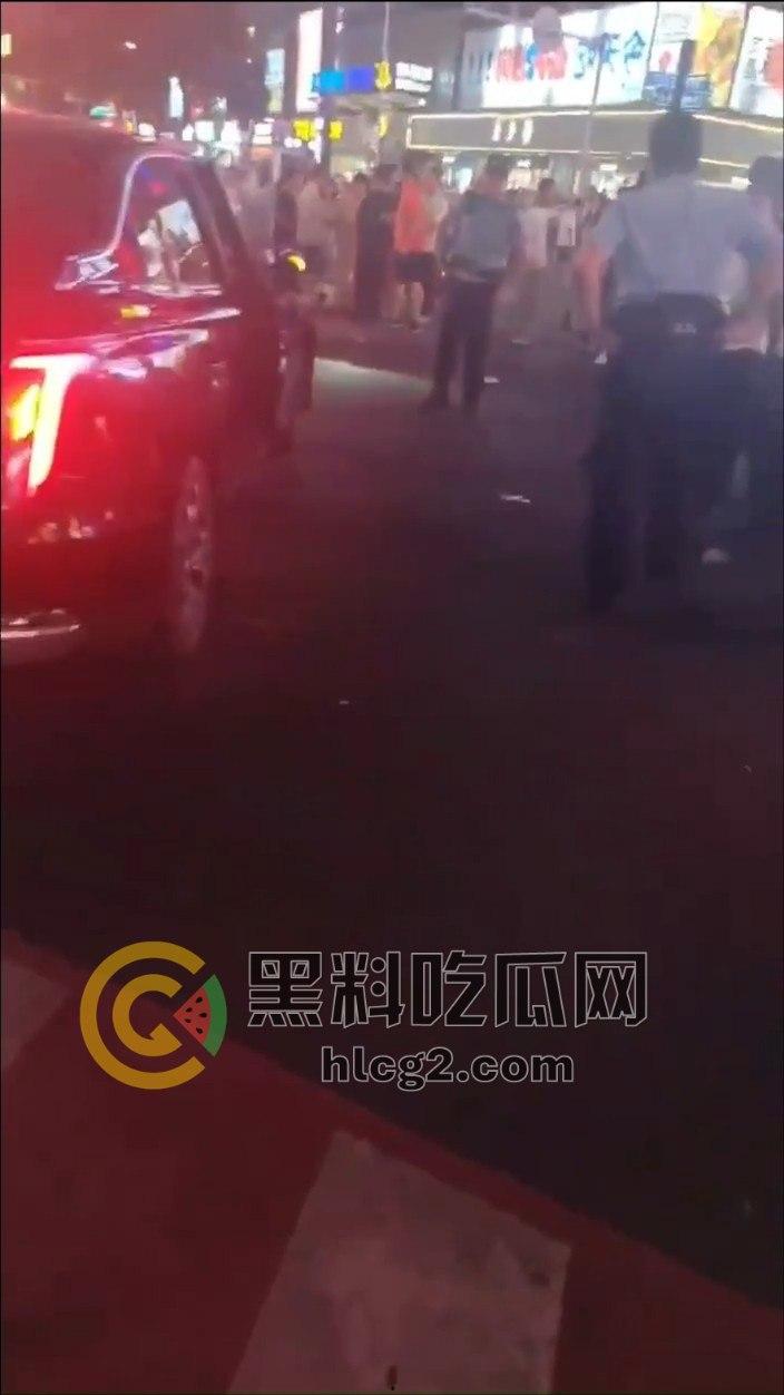 长沙五一广场惨剧真相大揭秘，网约车司机清理后座失控撞伤8人——酒驾毒驾排除，网约车司机到底干了什么  第12张