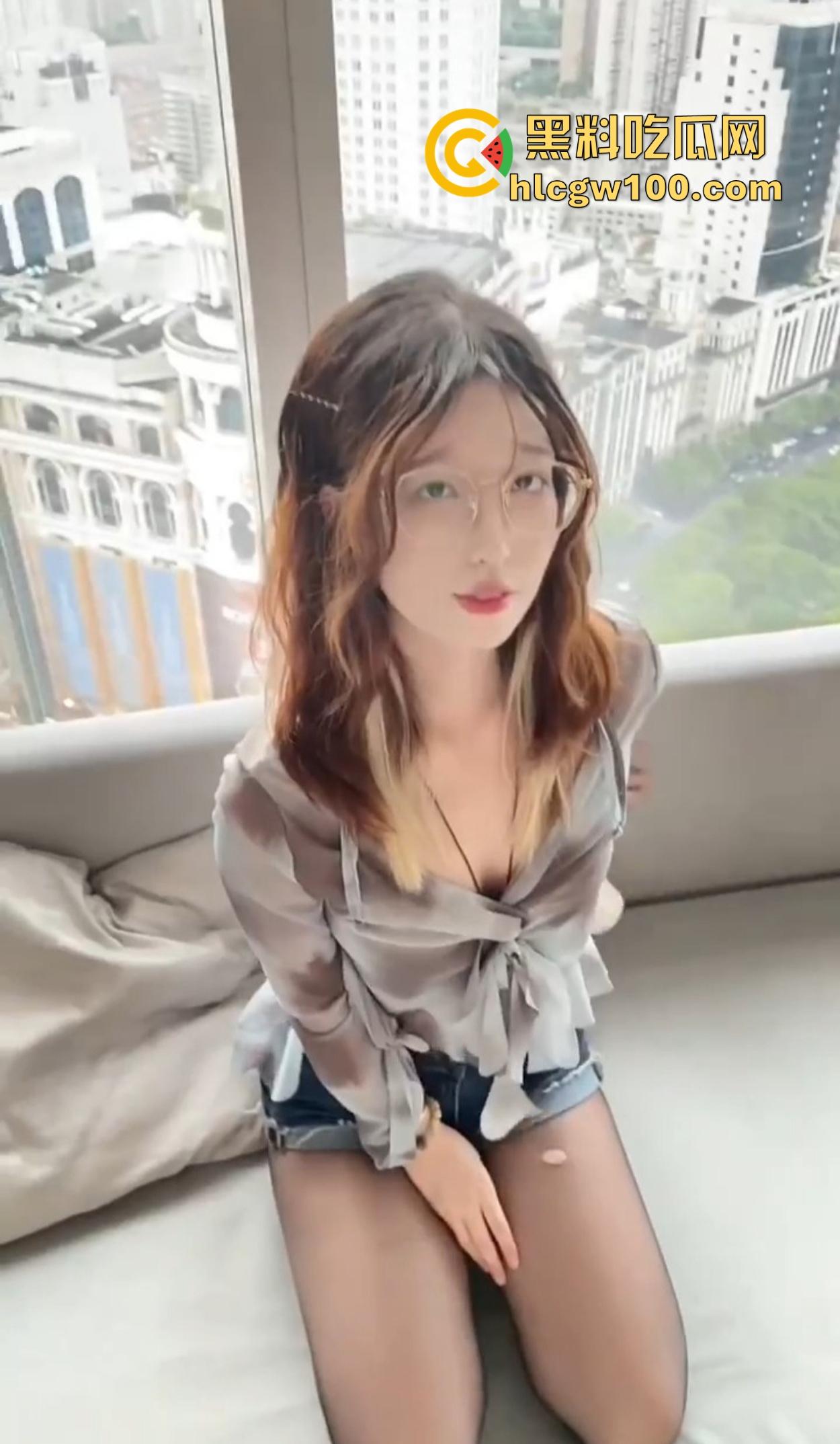 福建大学骚逼【黄美琳】宿舍玩盯射，好好的书不读天天卖榨精素材，有人说她能盯到爽，我是真不懂这爽点在哪？  第9张