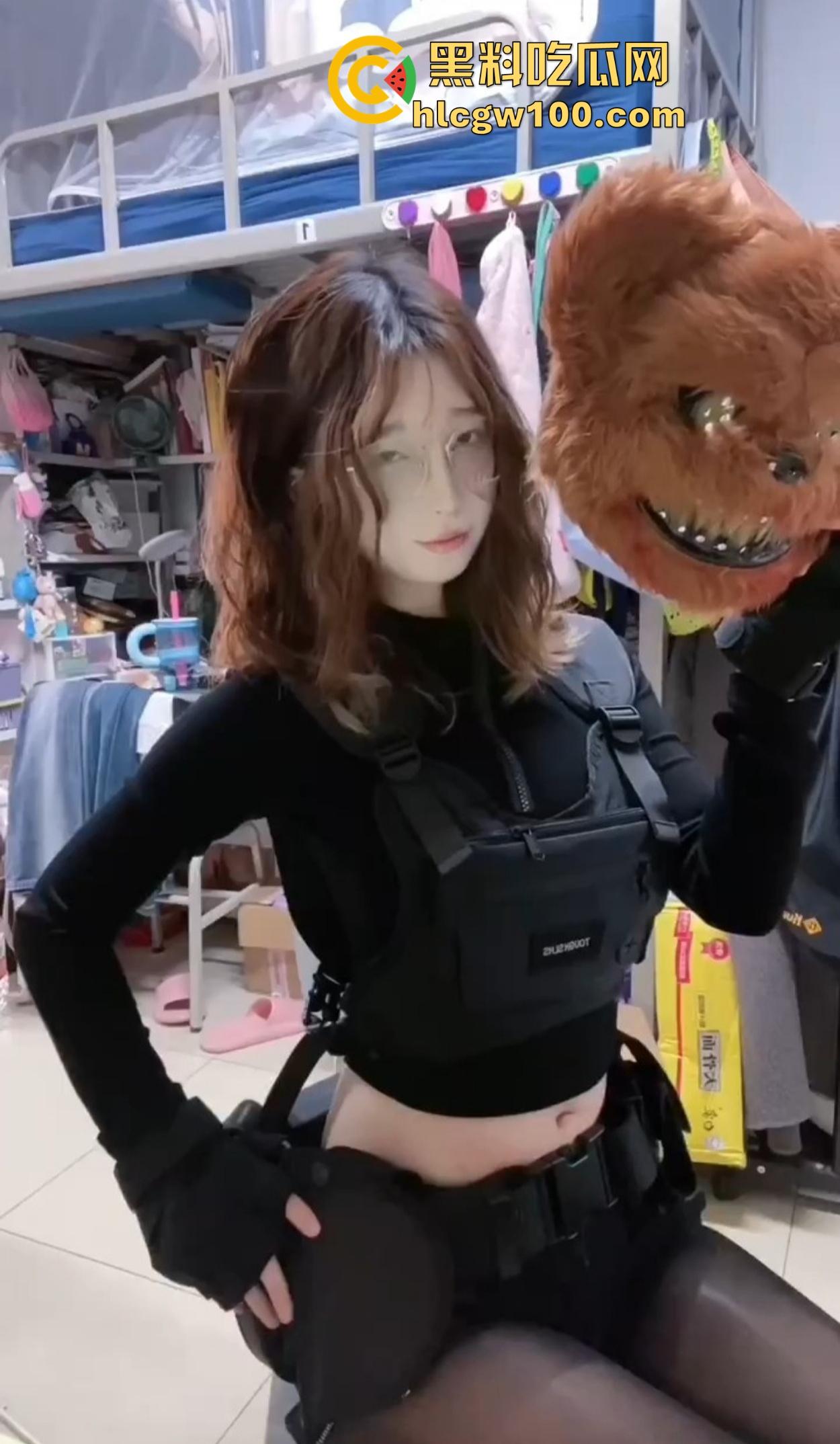 福建大学骚逼【黄美琳】宿舍玩盯射，好好的书不读天天卖榨精素材，有人说她能盯到爽，我是真不懂这爽点在哪？  第10张