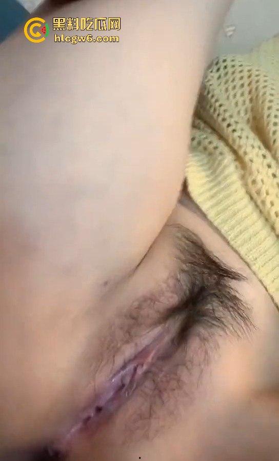 广东医科大学高颜值学妹【廖茵】跟男友裸聊性爱视频来袭，大胆的展示引以为傲的身材。  第2张