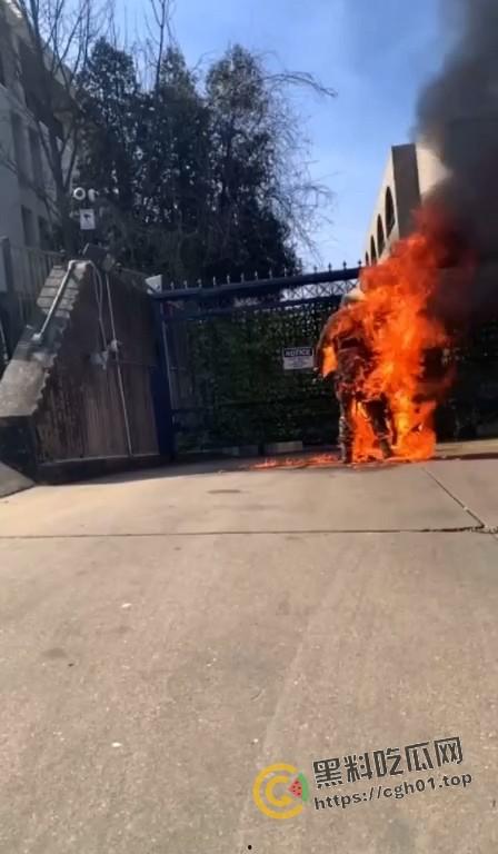 美国空军在以色列大使馆前自焚！临死前高呼不做种族灭绝的同谋 是英雄还是极端分子？  第6张