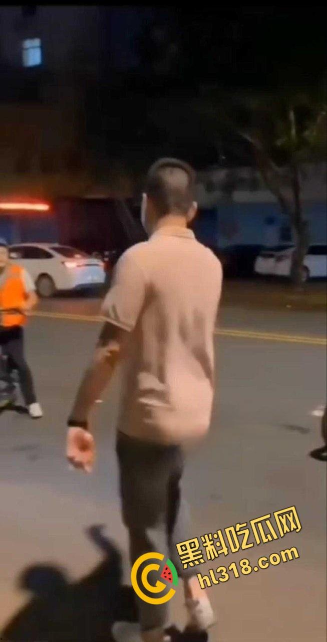 君子动口不动手，达州代驾口水战，用矿泉水喷对面一脸，伤害不高侮辱性极强，代驾小哥技高一筹啊！  第1张