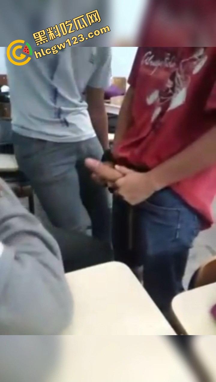 国外高中生是真的开放,骚逼女生摸了摸男友鸡巴就不行了 ,教室桌上趴着操到逼肿站不稳! 第7张 国外高中生是真的开放,骚逼女生摸了摸男友鸡巴就不行了 ,教室桌上趴着操到逼肿站不稳! 第7张