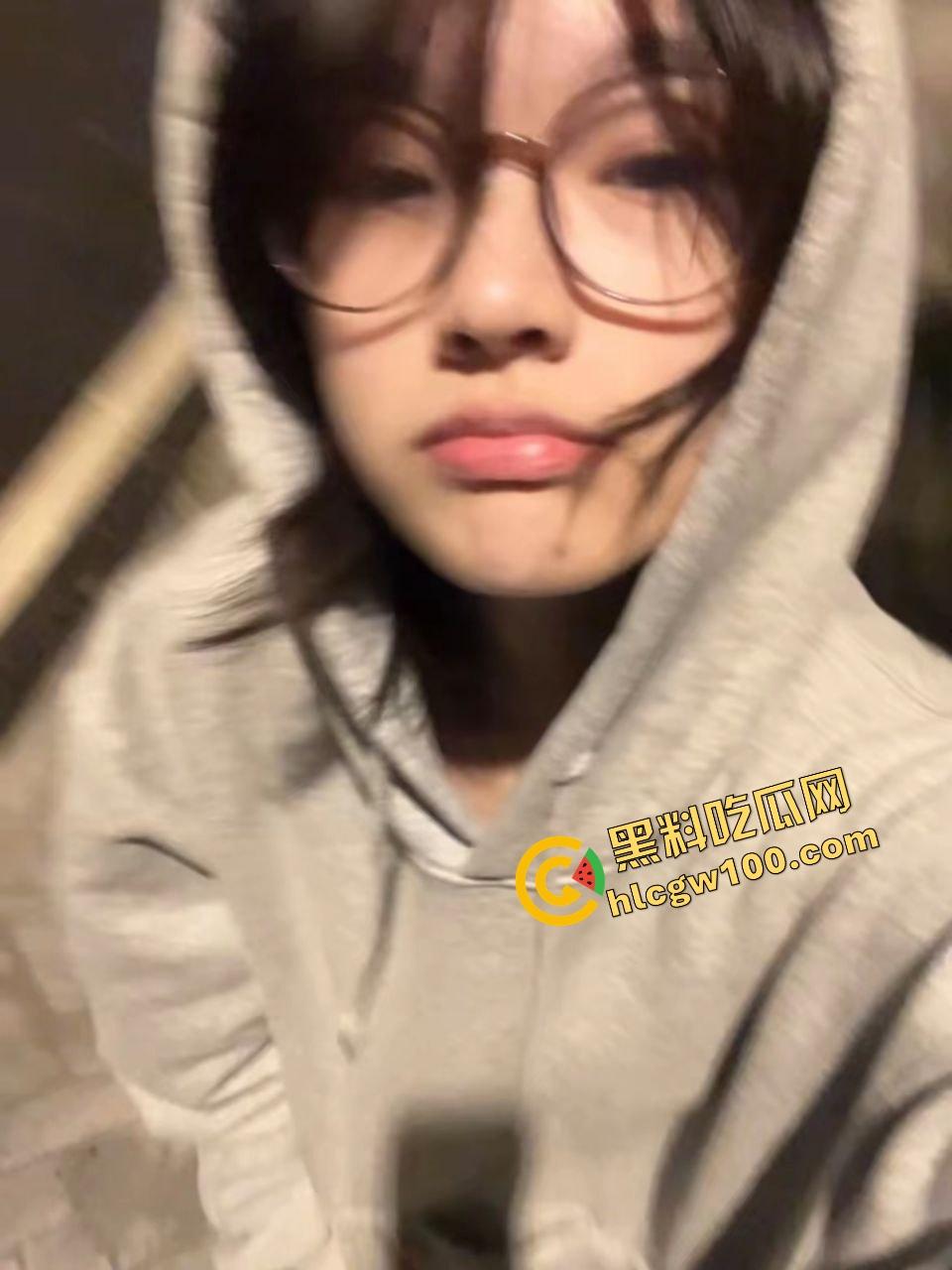 海南海口骚贱少妇人妻母狗【周心诺】眼镜婊白虎肥逼手指塞满，掐脖爆操淫叫连连！独家曝光流出！  第2张