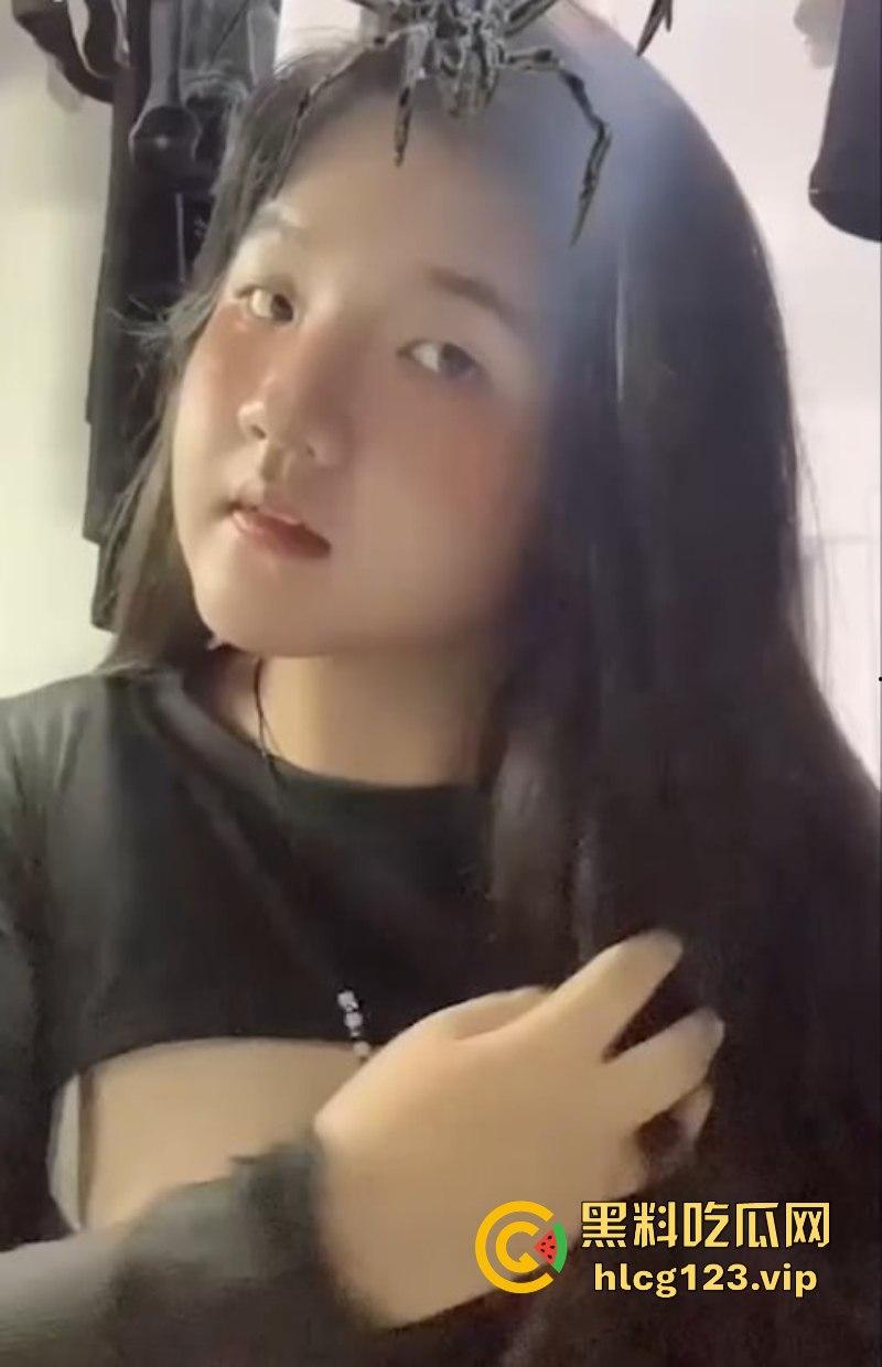 云南普洱学院【吴佳欣】06年大一巨乳新生 被全班男生追 最后被混混拿下一血  第8张