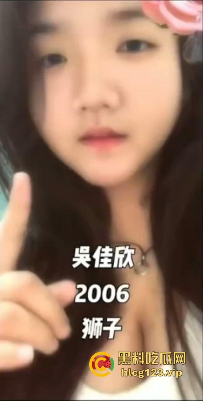 云南普洱学院【吴佳欣】06年大一巨乳新生 被全班男生追 最后被混混拿下一血  第9张