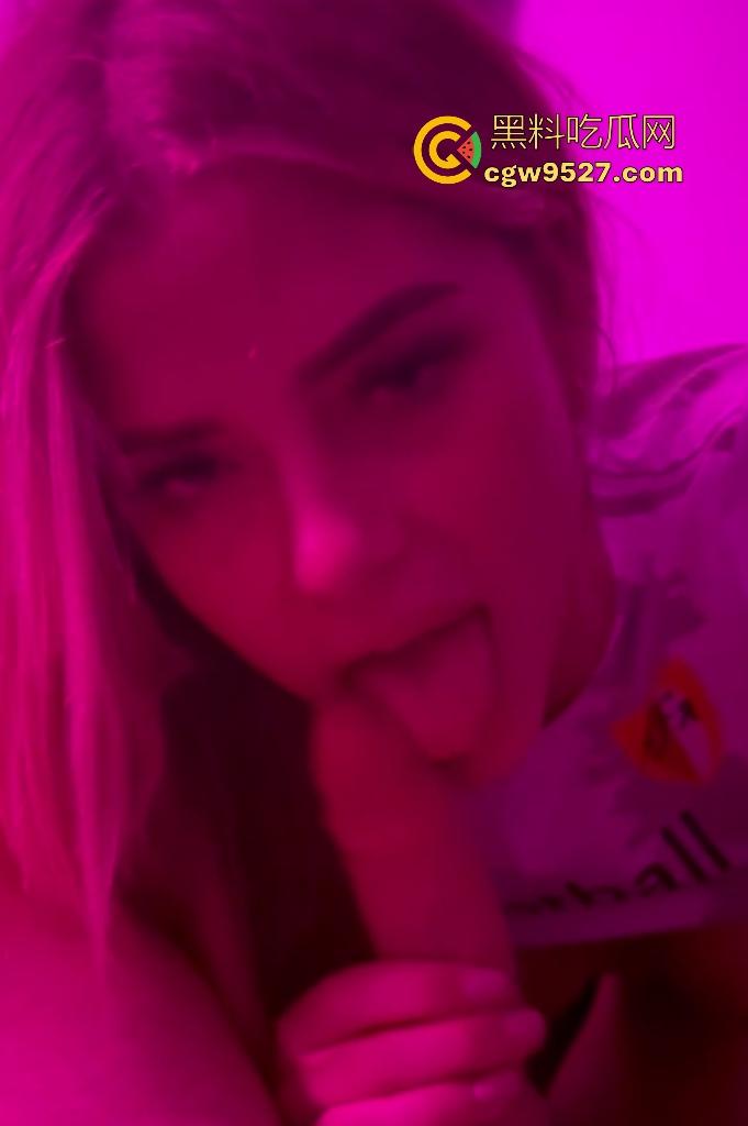 澳大利亚主播【Utahjaz】，白天骑男友大屌，屁眼被扣，夜间粉灯下吞鸡，只是这奶子不用来乳交可惜了！  第8张