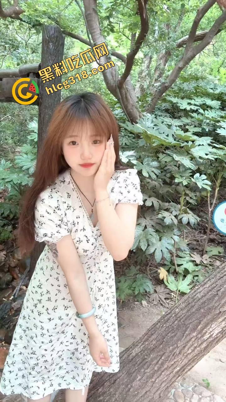 高中生妹妹作业写到迷糊，哥手一伸进去就摸到湿逼，按着按着她都不写了，屁股主动送上来就是干！  第3张