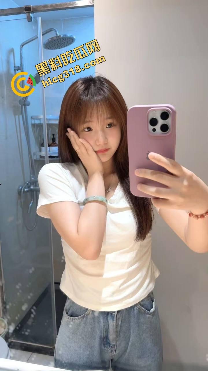 高中生妹妹作业写到迷糊，哥手一伸进去就摸到湿逼，按着按着她都不写了，屁股主动送上来就是干！  第4张