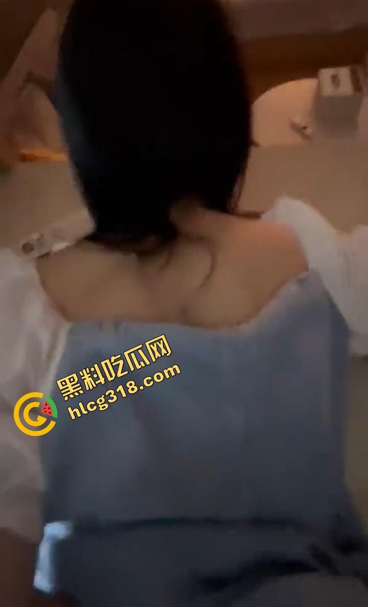 高中生妹妹作业写到迷糊，哥手一伸进去就摸到湿逼，按着按着她都不写了，屁股主动送上来就是干！  第14张