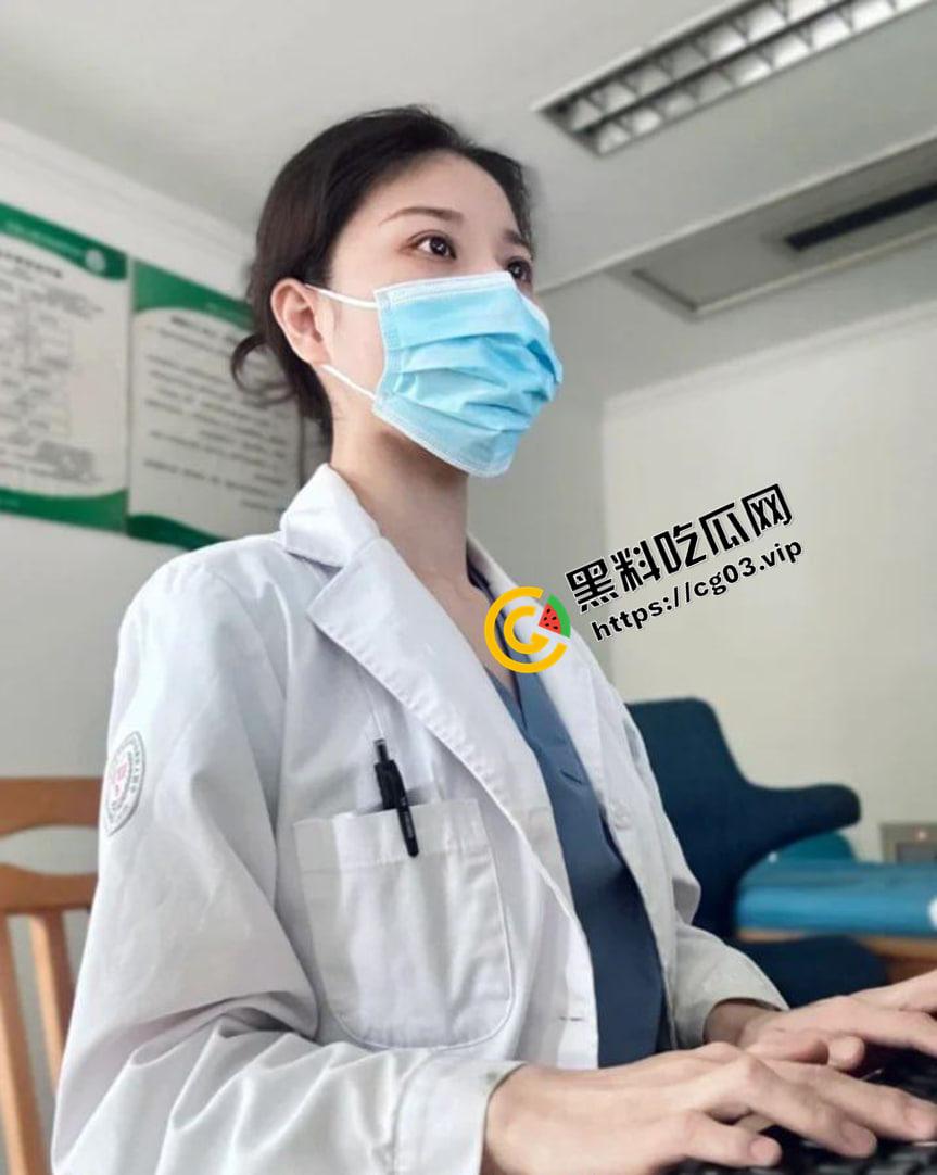 现在的小医院都这么野吗？ 白衣天使 清纯护士在手术室帮病人打飞机还口交  第1张