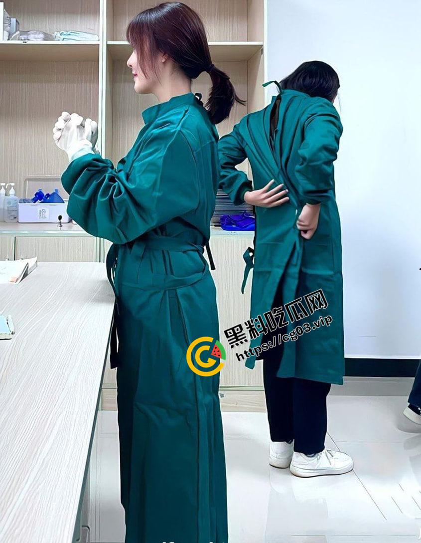 现在的小医院都这么野吗？ 白衣天使 清纯护士在手术室帮病人打飞机还口交  第5张